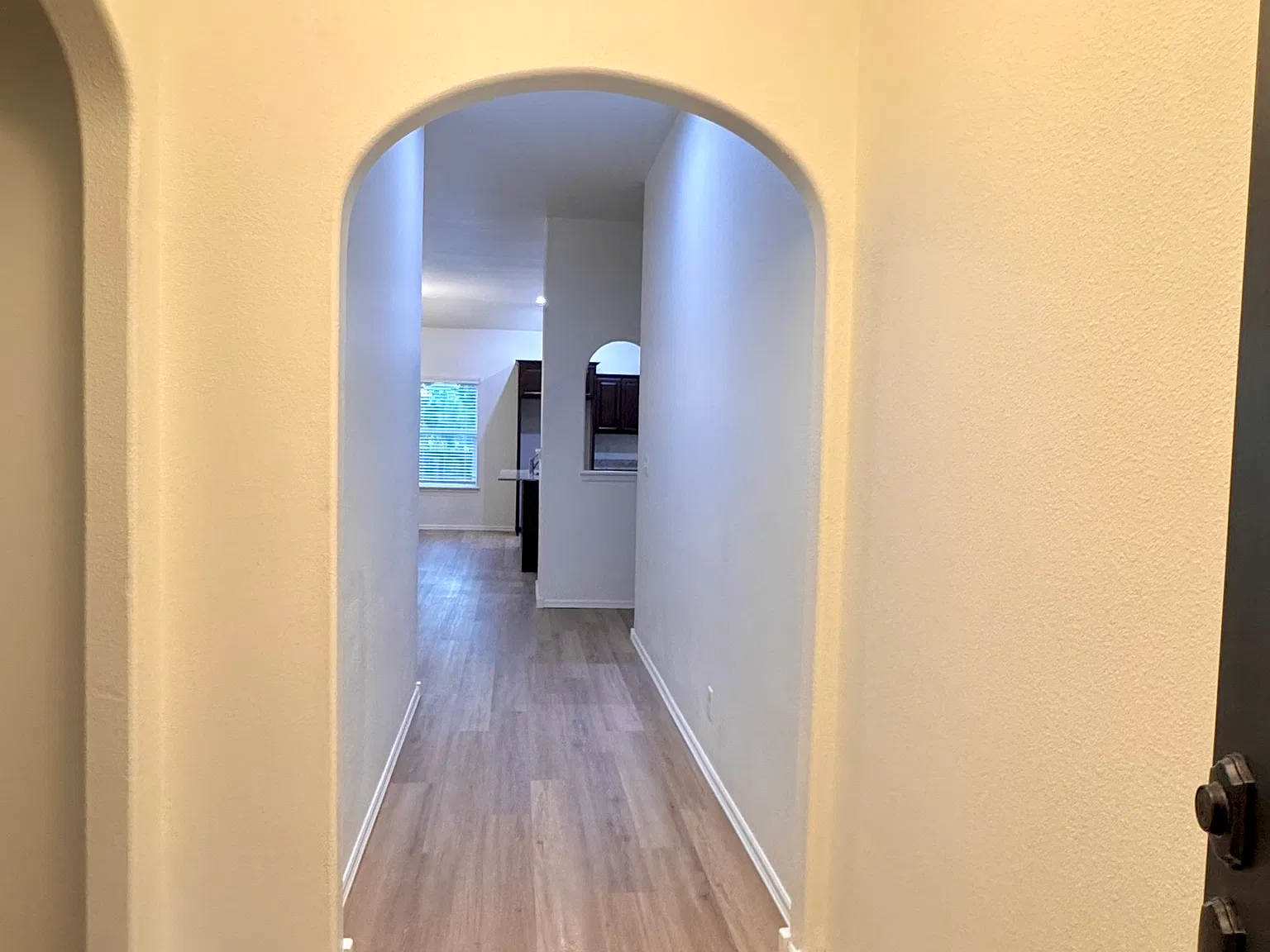 3 bed, 1591 sqft, $2,100 — Photo 2