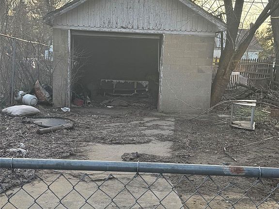 5th image of 19261 Mitchell St