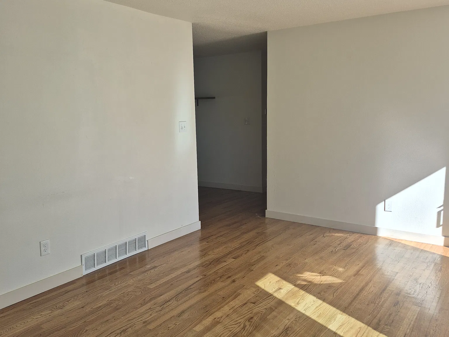 4 bed, 2562 sqft, $2,450 — Photo 3