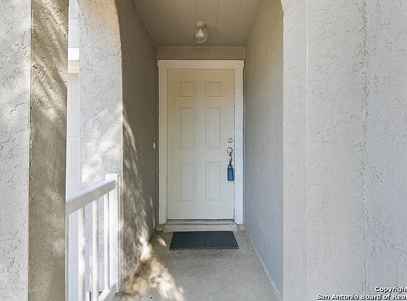 4th image of 5915 Catalina Sunrise Dr