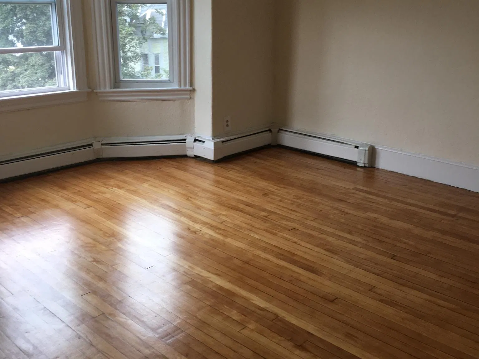 3 bed, $2,300 — Photo 2