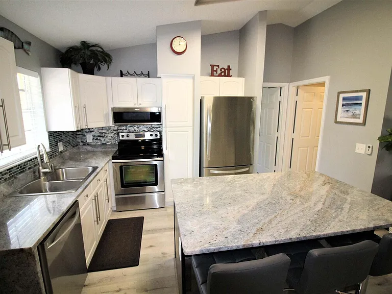 147 NW 10th Ave — Photo 15