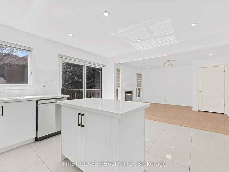 5554 Churchill Meadows Blvd #MAIN — Photo 12
