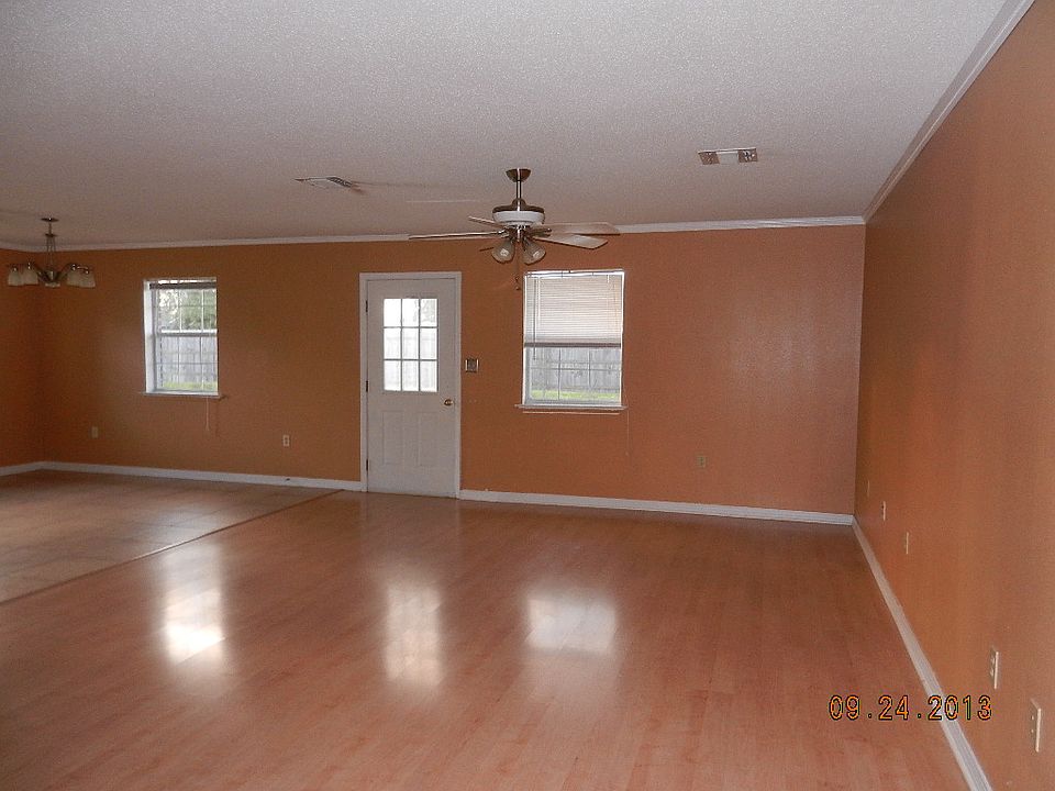 2nd image of 122 E 8th St
