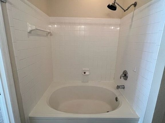 5th image of 13703 N Richmond Park Dr #2102