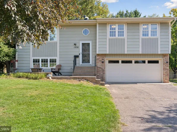 1252 Farrell St N, Maplewood, MN 55119