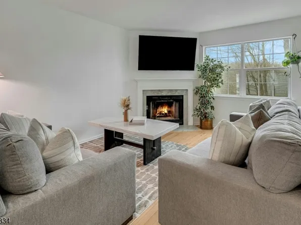 24 Hickory Way, Mount Arlington Boro, NJ 07856