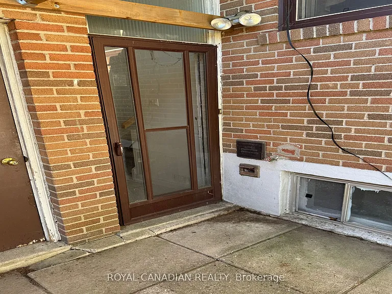 312 Coronation Dr #BASEMENT — Photo 4