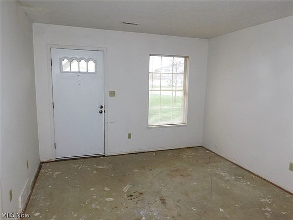 4th image of 8027 Independence Dr
