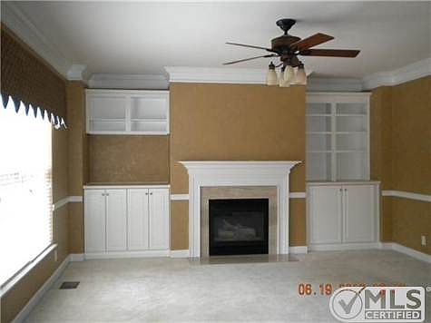 4th image of 373 Logans Cir