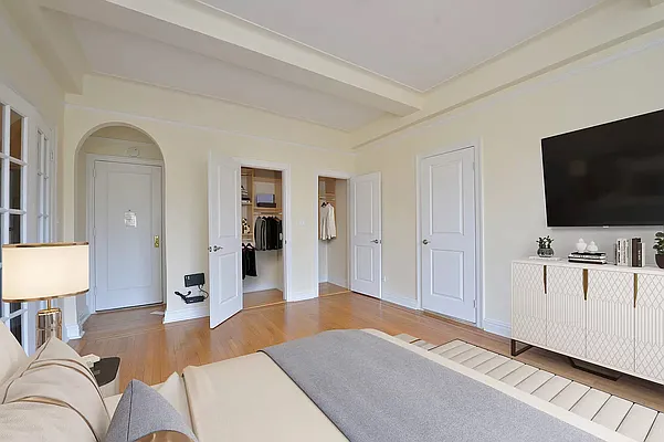 Rented by Manhattan Realty Group | media 16