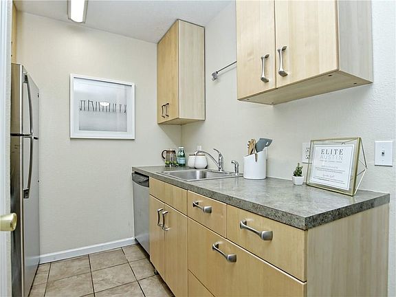 5th image of 1300 W 24th St #107
