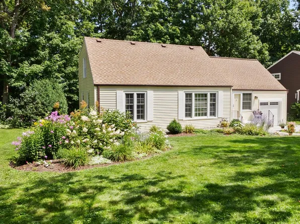 880 Apple Tree LANE, Brookfield, WI 53005