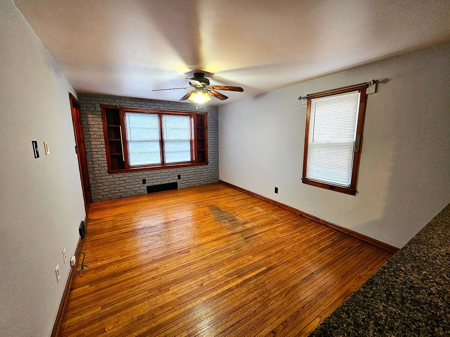 100 Kamper Avenue — Photo 3