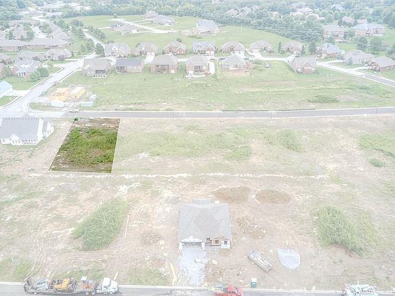 2nd image of 702 Goldenwood Dr
