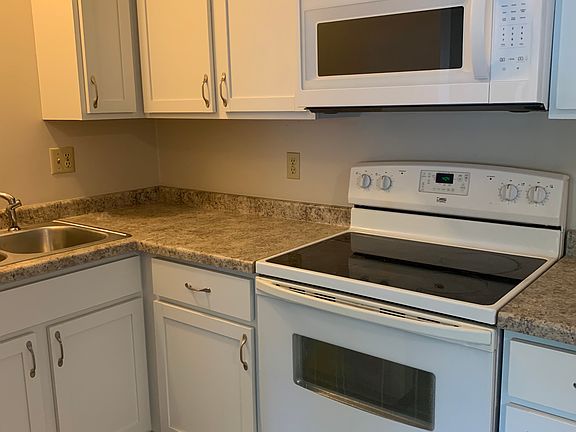 3rd image of 336 W Sherburn St #336