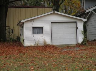 208 S Vine St, Pana, IL 62557