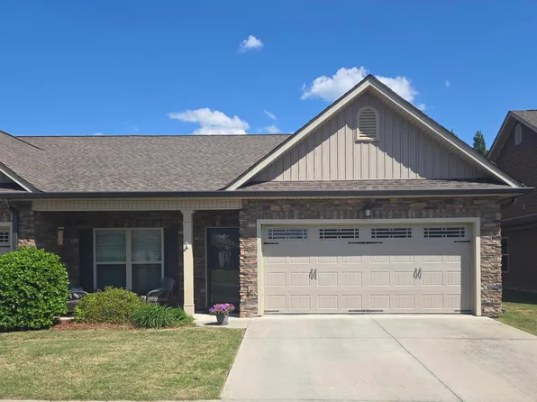6911 Village Lake Cir, Chattanooga, TN 37412