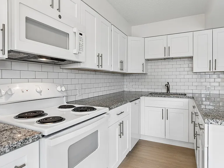 1056 S 29th St #9 — Photo 4