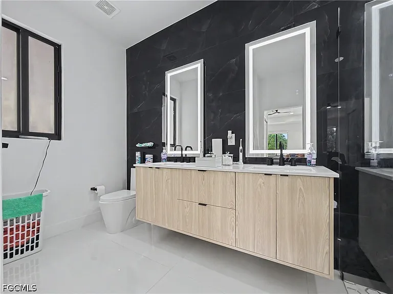 402 Thompson Ave — Photo 17