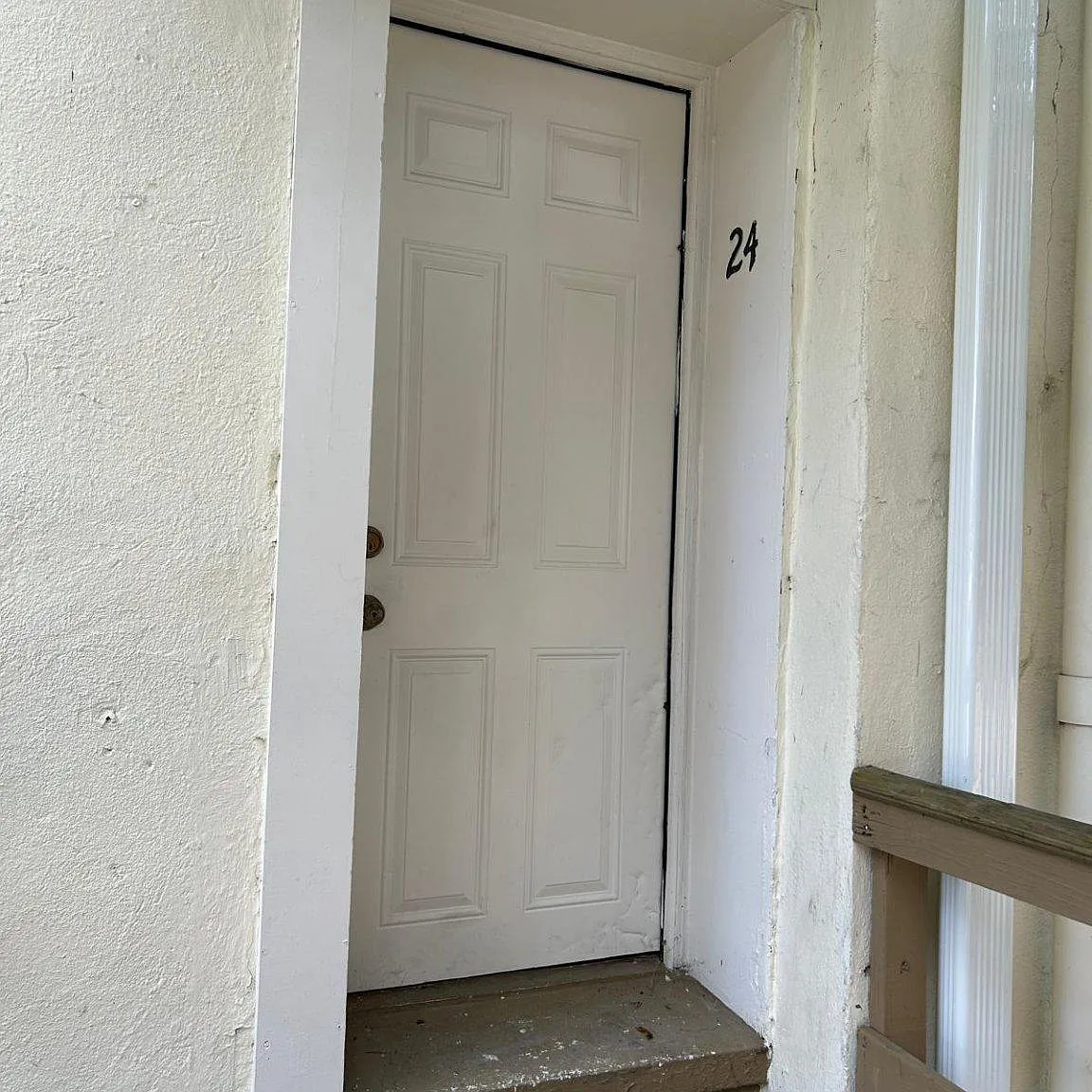 4 bed, 1.5 bath, 3500 sqft, $2,600 — Photo 2