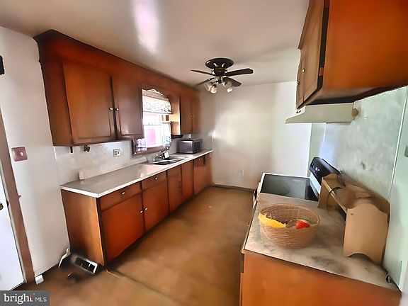 4th image of 10913 Rosewood Dr