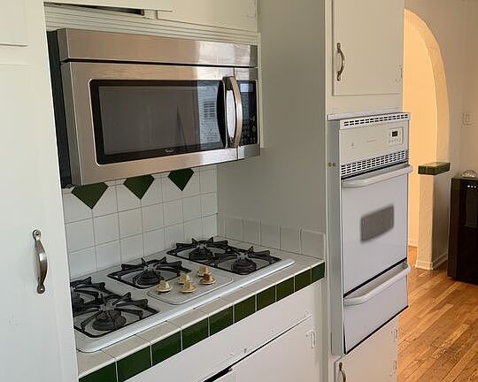 5th image of 926 S Bedford St APT 3