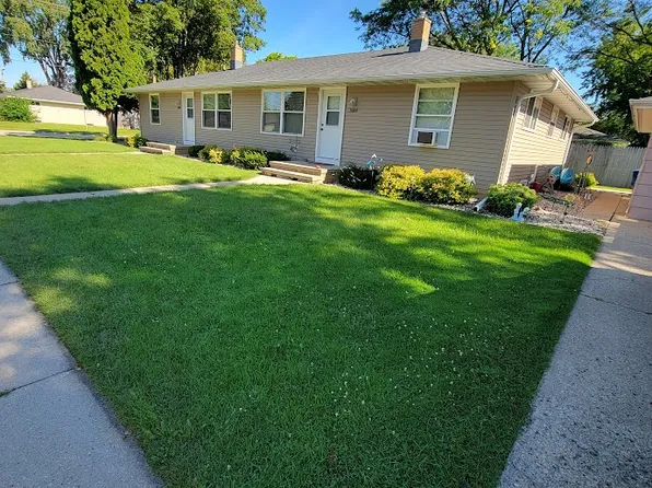 1002 Airport Rd #1, Menasha, WI 54952