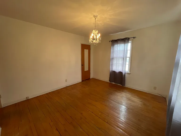 241 Boughey St — Photo 8