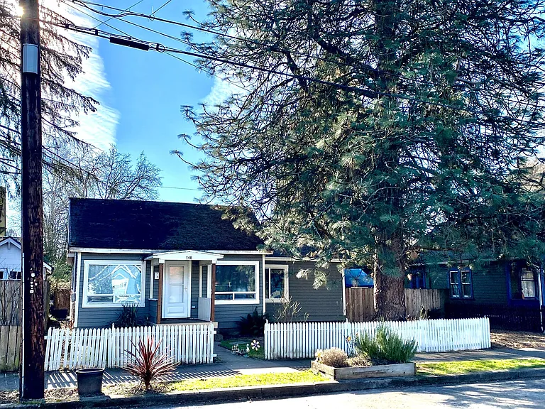 748 SE Miller St — Photo 1