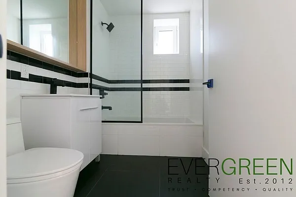 Rented by Evergreen Apartments BK | media 5