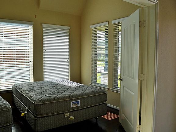 4th image of 5615 Glenfield Spring Ln