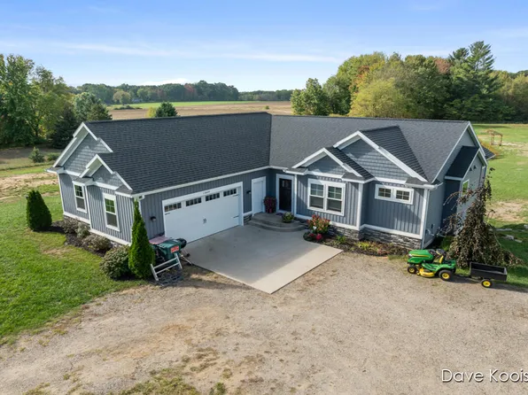 13609 84th Ave, Coopersville, MI 49404