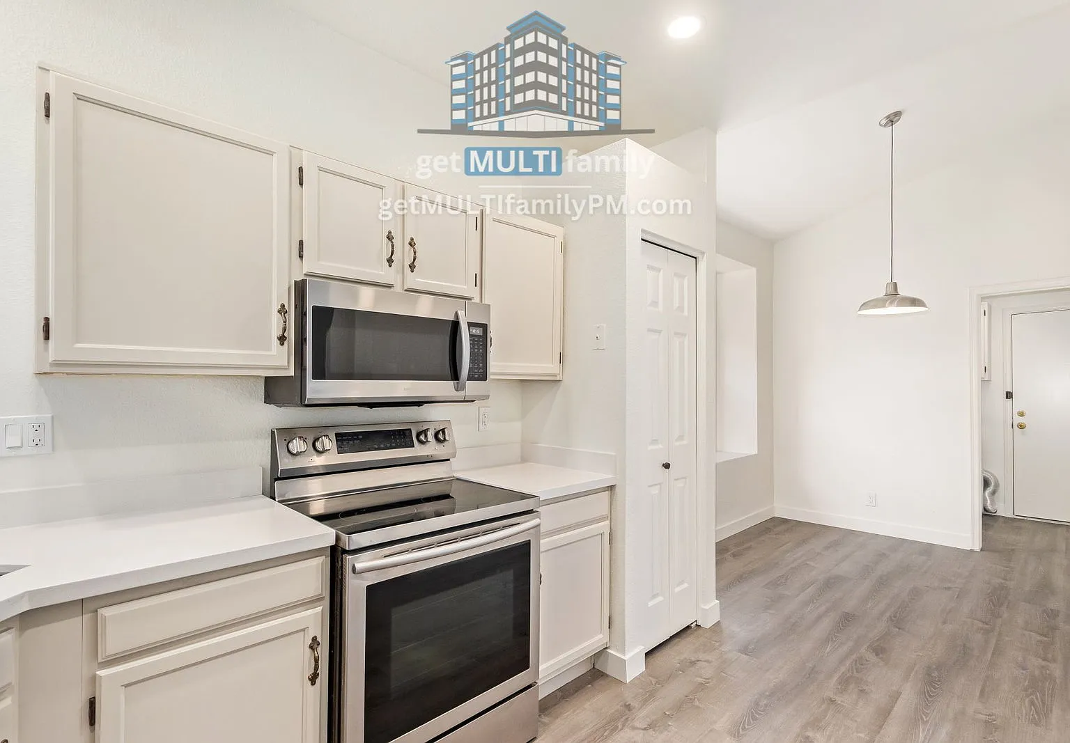 4 bed, 2.0 bath, 1530 sqft, $2,400 — Photo 2