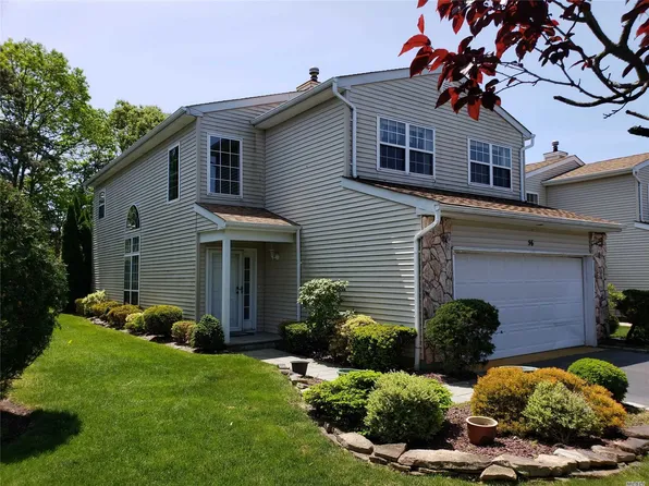 56 Colony Dr, Holbrook, NY 11741