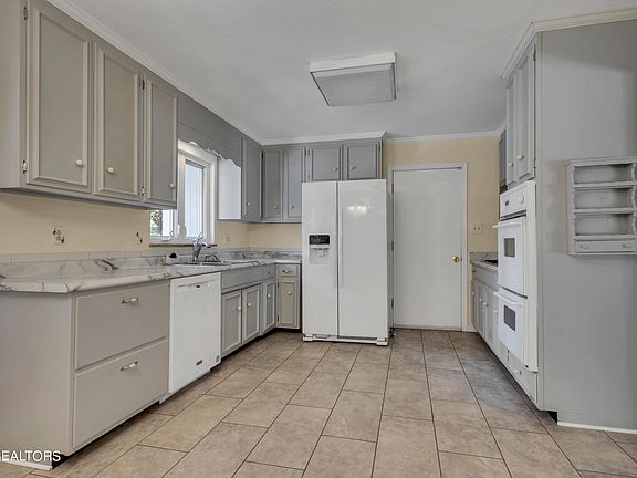 4th image of 1109 Snowdon Dr