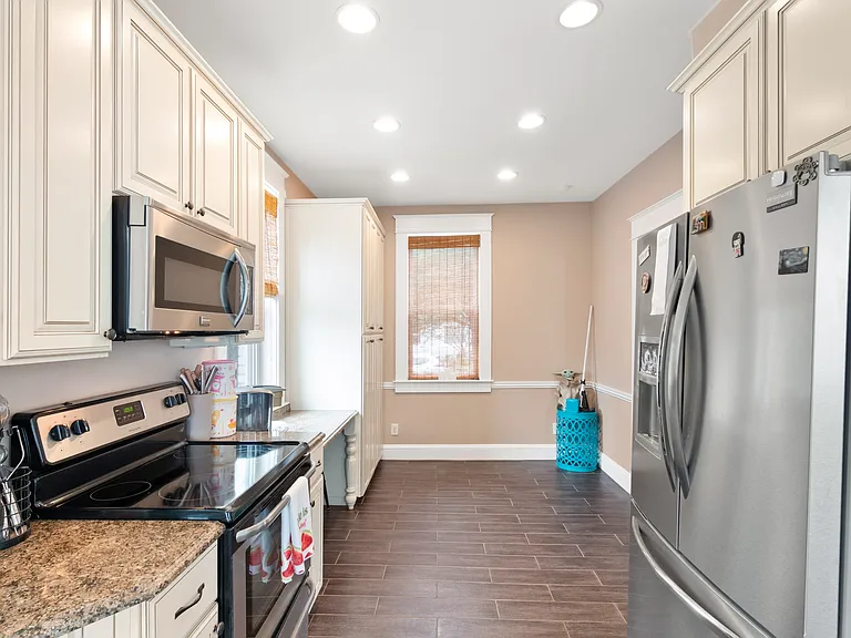 1601 Ashland Ave — Photo 4