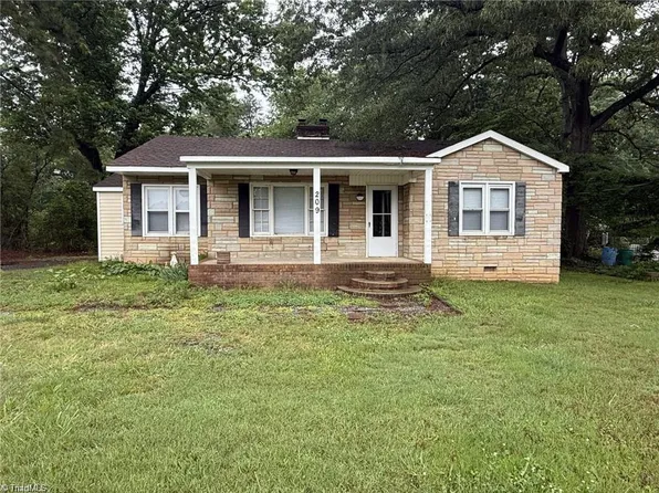 209 Cecil Dr, Winston Salem, NC 27105
