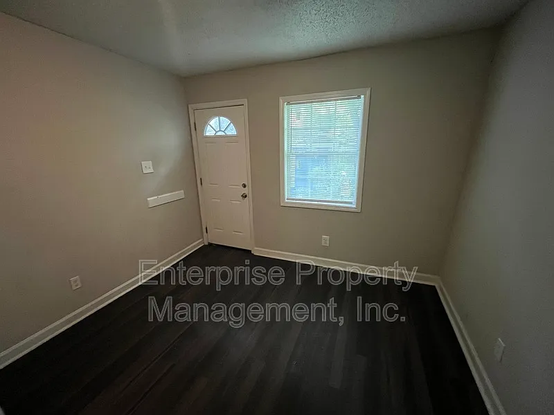 1 bed, 1.0 bath, 700 sqft, $650 — Photo 2