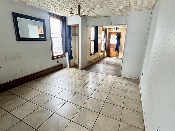 3rd image of 1018 Birch St
