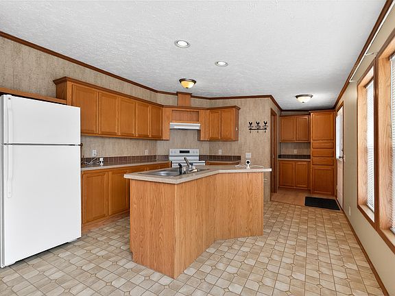 3rd image of 505 Reeves Rd