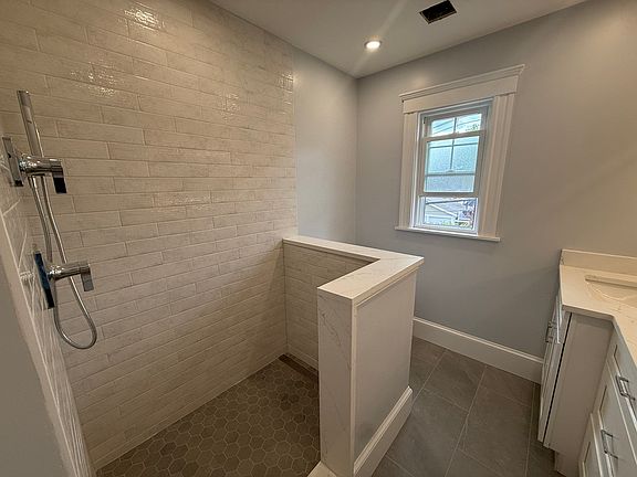 5th image of 67 Walnut St #2