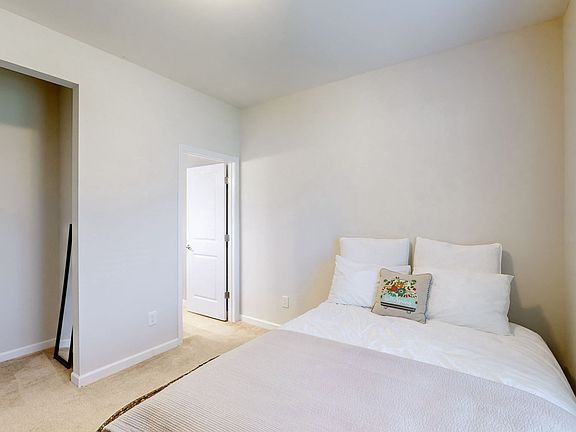 3rd image of 2612 Candlewick Ct