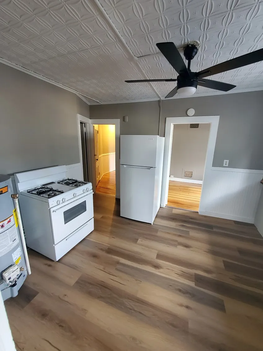 2 bed, 800 sqft, $1,600 — Photo 3