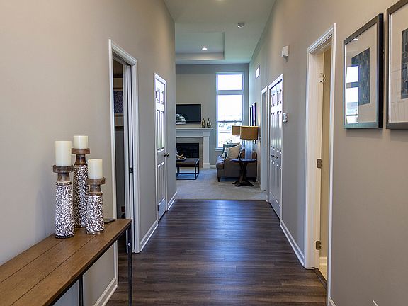 4th image of 23599 Steinway Dr