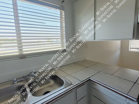 4th image of 4424 N 53rd Ln #4