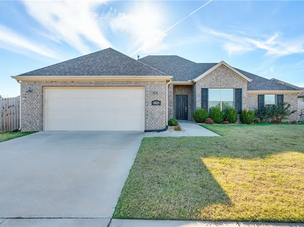 1425 N Pershing St, Fayetteville, AR 72704