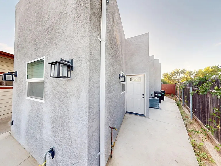 5106 E Falls View Dr — Photo 4