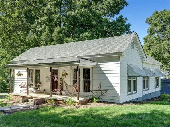 327 Hollingsworth St, Eden, NC 27288