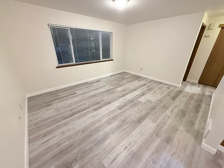 Manor Apartments — Photo 7